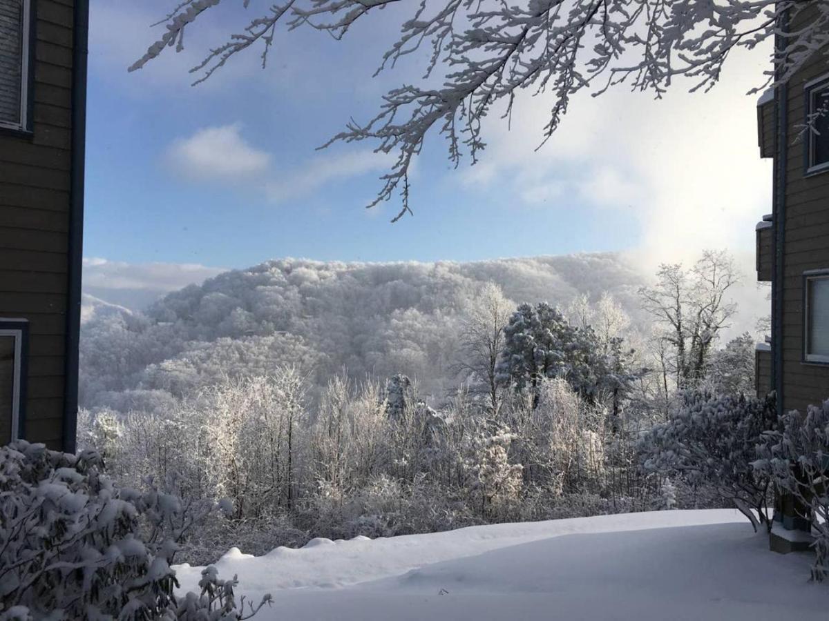 Wow Views!!-Mountain Escape-Outdoor Pool-Close To Downtown-Wifi-Cable-Private Balcony Gatlinburg Exterior foto